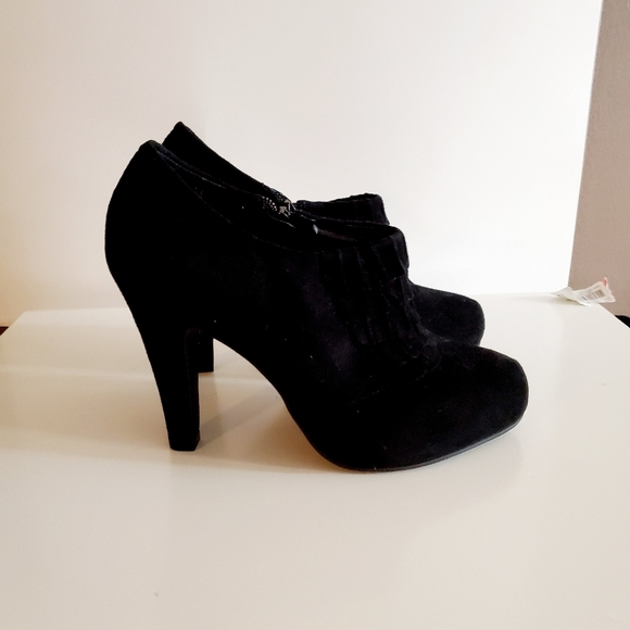 Gianni Bini Other - GIANNI BINI Black Suede Ankle  Boots